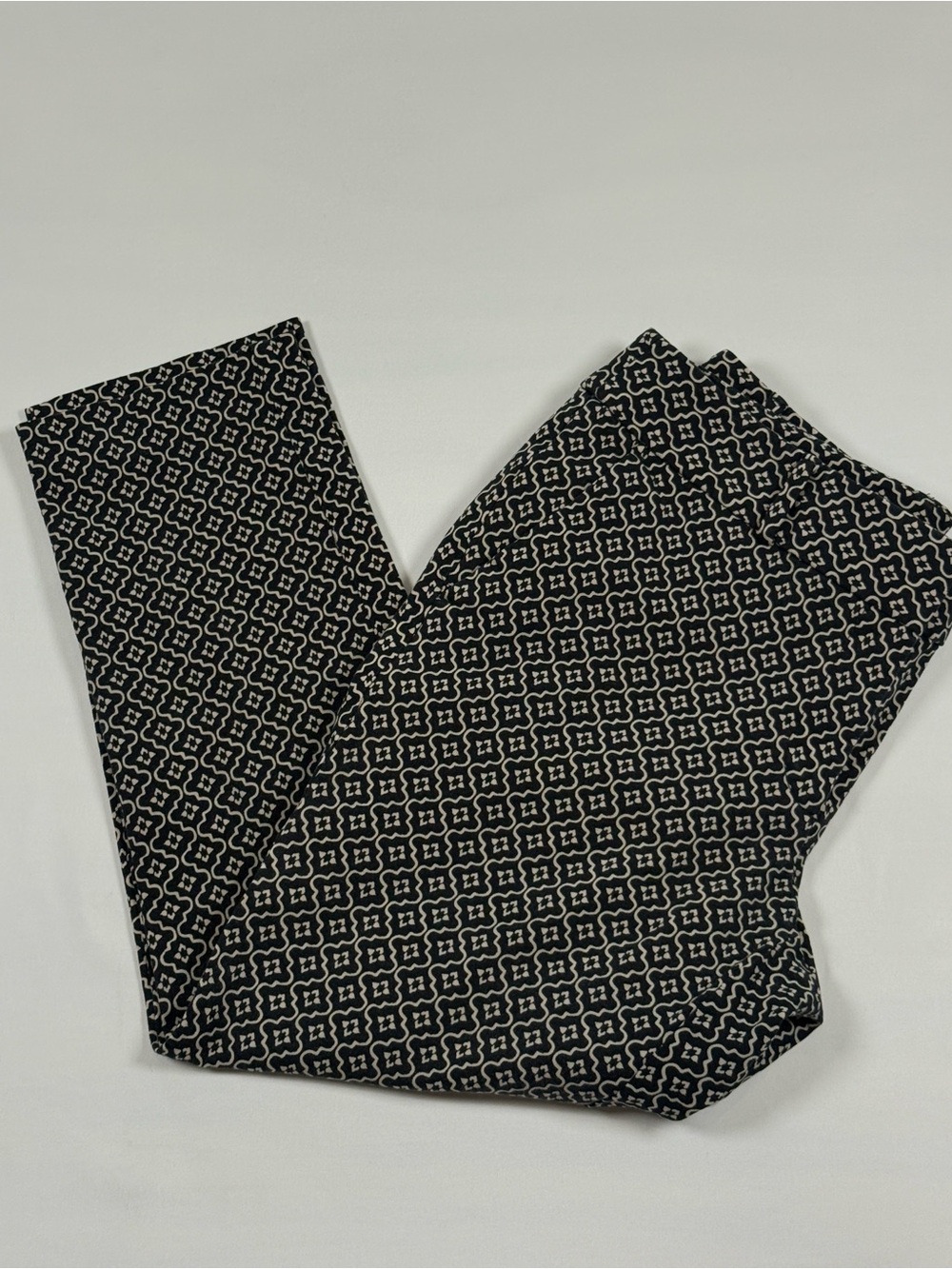 LOFT Black Pants with Cream Geometric Motif “Julie Skinny” Petite